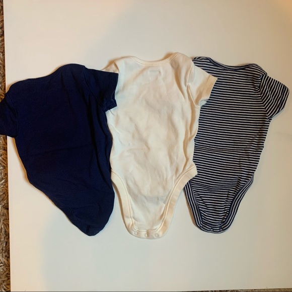 Old Navy 3 Pack of Baby Bodysuits - Picture 3 of 6